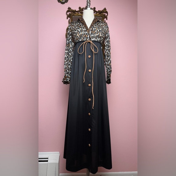 Vintage 60s Vanity Fair Black Leopard Animal Print Hostess Collar Nightgown P - Picture 2 of 9